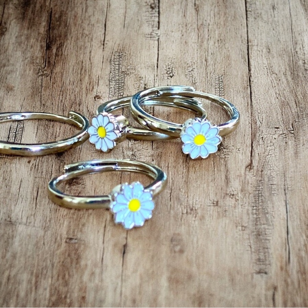 Adjustable Fidget Spinner Daisy Flower Rings - Picture 9 of 11